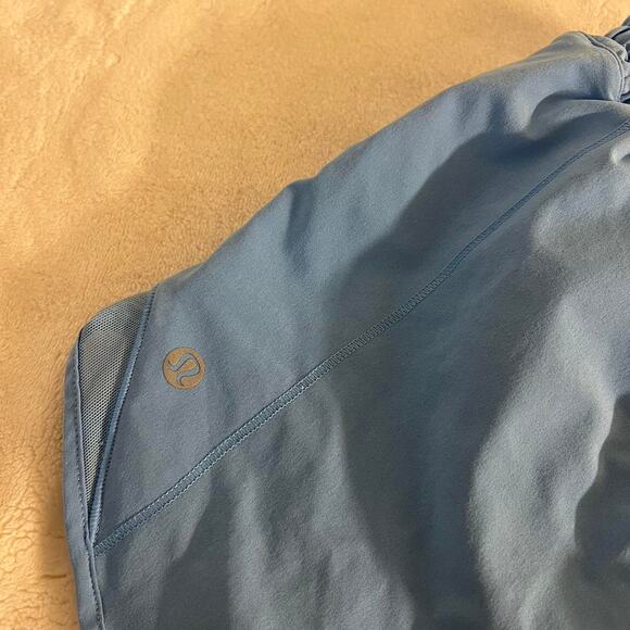 Lululemon Hotty Hot High-Rise Lined shorts - Picture 2 of 2